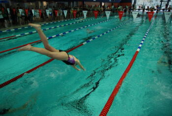 Schwimmstaffel - Startsprung bei JtfO
