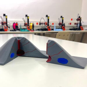 3D-Druck-Modelle eines Vulkans in unserem 3D-Druckraum