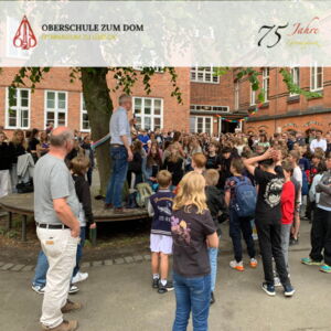 Grundgesetztag an der OzD - Pausenhof voller Schüler:innen