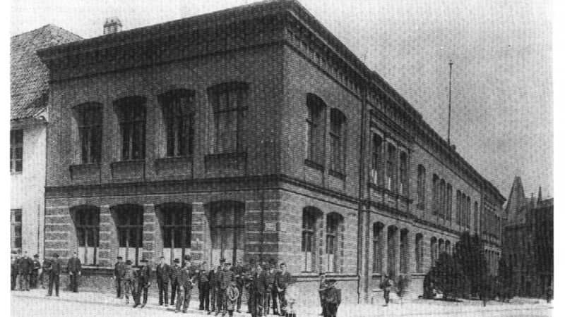 Altes Schulgebäude der Realschule (1906) Ecke Musterbahn/Domkirchhof; Haupteingang von der Musterbahn aus
