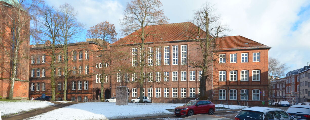 OzD Hauptgebäude im Winter